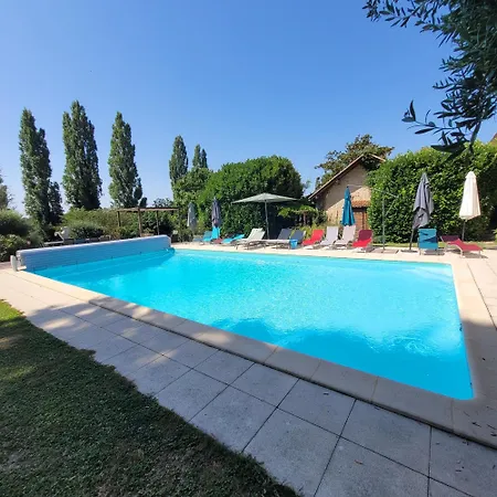 Сasa de vacaciones Petit Logis Au Calme Avec Piscine